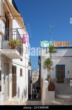 Polignano a Mare, Italien - 17. September 2019: Das charmante und romantische Altstadt von Polignano a Mare und Apulien, Süditalien Stockfoto