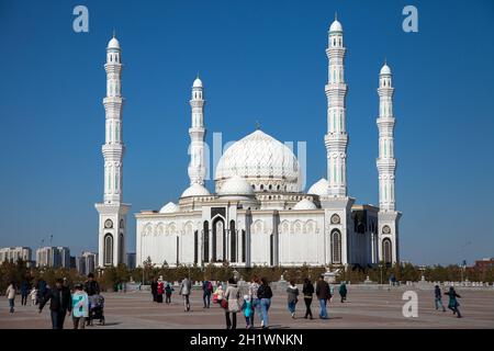 Nur Sultan Kasachstan- 05 01 2017: Außenansicht der Hazrat Sultan Moschee in Astana Hauptstadt von Kasachstan Stockfoto