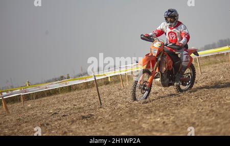 ROVIGO, ITALIEN 21. JULI 2021: Details zum Motocross-Rennen Stockfoto