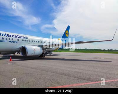 Zaporizhzhia, Ukraine - 11. Mai 2021: Ukraine International Airlines Boeing 737. Neue Flugzeuge in der Flotte der Fluggesellschaft. Stockfoto