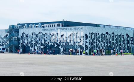 Zaporizhzhia, Ukraine - 11. Mai 2021: Internationaler Flughafen Zaporizhzhia - Außenansicht Stockfoto