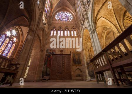 Leon, Spanien - 25. Juni 2019: Leon Kathedrale Seitenschiff, auch Haus des Lichts genannt, Spanien Stockfoto