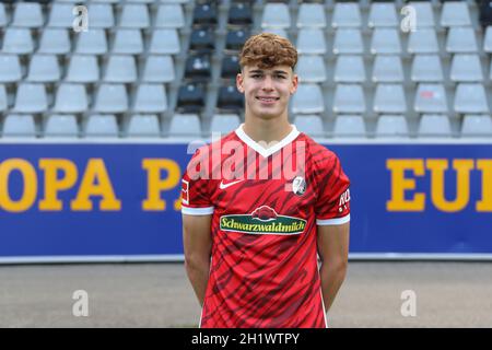 Noah Weißhaupt (Freiburg) beim Media Day SC Freiburg 1. FBL Saison 2021/22 Stockfoto