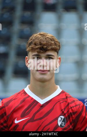 Noah Weißhaupt (Freiburg) beim Media Day SC Freiburg 1. FBL Saison 2021/22 Stockfoto