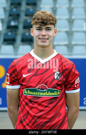 Noah Weißhaupt (Freiburg) beim Media Day SC Freiburg 1. FBL Saison 2021/22 Stockfoto