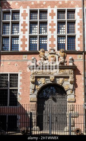 Das große Wappen der Stadt Danzig. Es befindet sich auf dem großen Arsenal, Danzig, Pommern, Polen Stockfoto