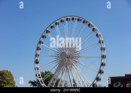 Danzig, Polen - 9. September 2020: Riesenrad auf der Kornkammer-Insel in Danzig, Polen Stockfoto