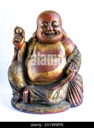 Traditionelle hölzerne Statue des chinesischen Buddha isoliert auf weißem Hintergrund Stockfoto