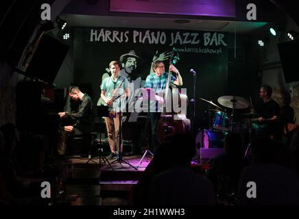 Krakau, Polen - 5. Juli 2021: Marian Pawlik Quartett spielt live bei der 26. Ausgabe des Summer Jazz Festivals in Krakau, Stockfoto