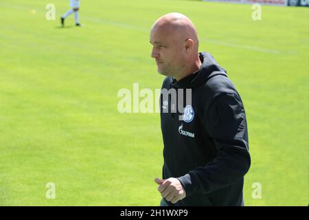 Sportdirektor Rouven Schröder (Schalke 04), GER, FC 08 Villingen gegen Schalke 04, Fussball, DFB-Pokal, 1. Runde, 2021/2022 Stockfoto