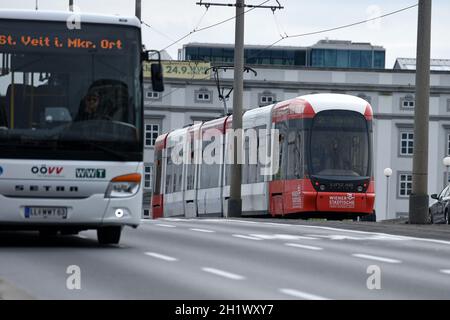 Straßenbahn in Linz (Oberösterreich, Österreich) - Straßenbahn in Linz (Oberösterreich, Österreich) Stockfoto