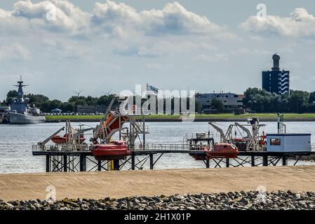 Den Helder, Niederlande. September 2021. Trainingsanlage für Rettungsfahrzeuge und Rettungsboote im Hafen von Den Helder. Hochwertige Fotos. Stockfoto