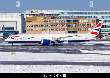 Stuttgart, 11. Februar 2021: British Airways Boeing 787-10 Dreamliner Flugzeug am Flughafen Stuttgart (STR) in Deutschland. Stockfoto