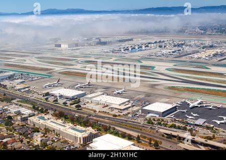 Los Angeles, Kalifornien - 14. April 2019: Los Angeles International Airport LAX Übersicht Luftaufnahme in den Vereinigten Staaten. Stockfoto