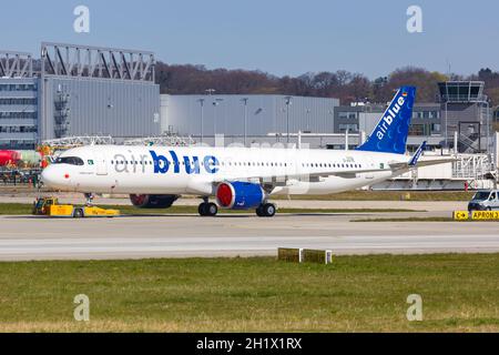 Hamburg, 20. April 2021: Airblue Airbus A321neo auf dem Flughafen Hamburg Finkenwerder (XFW) in Deutschland. Stockfoto