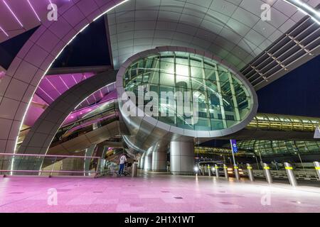 Dubai, Vereinigte Arabische Emirate - 22. Mai 2021: Terminal 3 am Flughafen Dubai (DXB) in den Vereinigten Arabischen Emiraten. Stockfoto