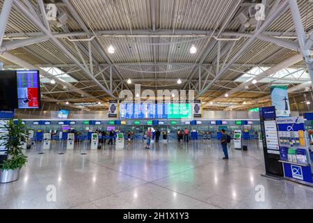 Athen, Griechenland - 23. September 2020: Terminal des Flughafens Athen (ATH) in Griechenland. Stockfoto