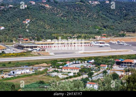 Skiathos, Griechenland - 1. Juni 2016: Überblick über den Flughafen Skiathos (JSI) in Griechenland. Stockfoto