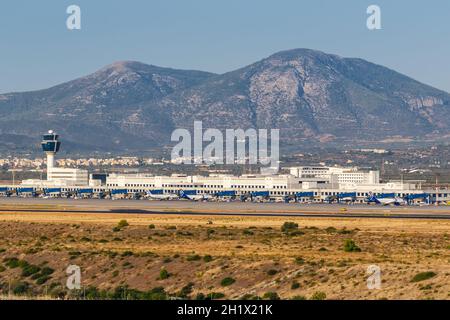 Athen, Griechenland - 22. September 2020: Airbus-Flugzeuge von Aegean Airlines am Flughafen Athen (ATH) in Griechenland. Stockfoto