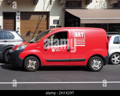 TURIN, ITALIEN - CIRCA JULI 2021: BRT DPD KURIERTRANSPORTER Stockfoto