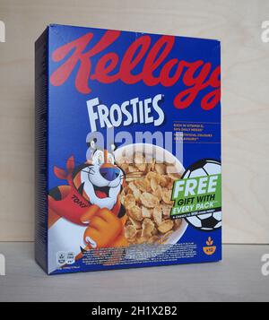 BATTLE CREEK, USA - CA. JULI 2021: Schachtel mit Kelloggs Fröschen Stockfoto