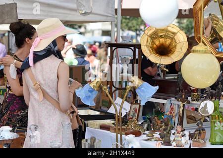 Großer Flohmarkt jeden Samstag beim Naschmarkt in Wien, Österreich, Europa - großer Flohmarkt jeden Samstag auf dem Naschmarkt in Wien, Österreich, EUR Stockfoto