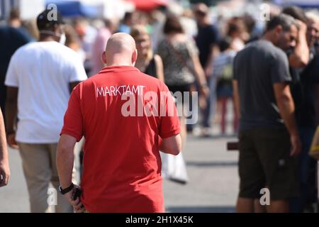 Großer Flohmarkt jeden Samstag beim Naschmarkt in Wien, Österreich, Europa - großer Flohmarkt jeden Samstag auf dem Naschmarkt in Wien, Österreich, EUR Stockfoto