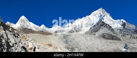 Panoramablick auf den Khumbu-Gletscher Mount Pumori und Lhotse, Kala Patthar in der Nähe von Gorak Sheep Village, Khumbu Valley, Solukhumbu, Nepal Himalaya Mountains Stockfoto