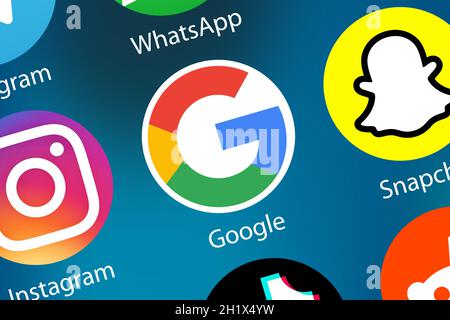 Stuttgart, Deutschland - 5. April 2021: Google Logo Suchmaschine Icon Marketing-Netzwerk auf dem Internet-Hintergrund in Stuttgart, Deutschland. Stockfoto