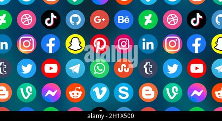 Stuttgart, Deutschland - 5. April 2021: Logo der Social-Media-Icons Marketing-Netzwerk Facebook, Instagram, YouTube, Twitter und WhatsApp im Internet BA Stockfoto