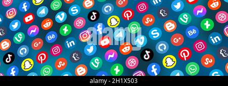 Stuttgart, Deutschland - 5. April 2021: Logo der Social-Media-Icons Marketing-Netzwerk Facebook, Instagram, YouTube, Twitter und WhatsApp im Internet BA Stockfoto