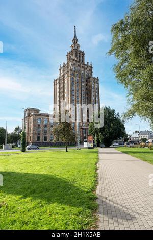 Riga, Lettland. August 2021. Panoramablick auf die Lettische Akademie der Wissenschaften im Stadtzentrum Stockfoto