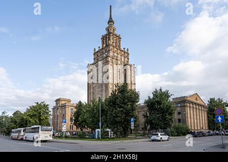 Riga, Lettland. August 2021. Panoramablick auf die Lettische Akademie der Wissenschaften im Stadtzentrum Stockfoto