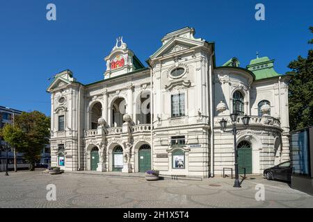 Riga, Lettland. August 2021. Außenansicht des Lettischen Nationaltheaters im Stadtzentrum Stockfoto