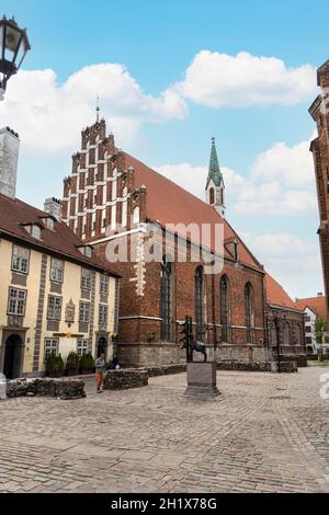 Riga, Lettland. 2021. August. Panoramablick auf die St. John's Church im Stadtzentrum Stockfoto