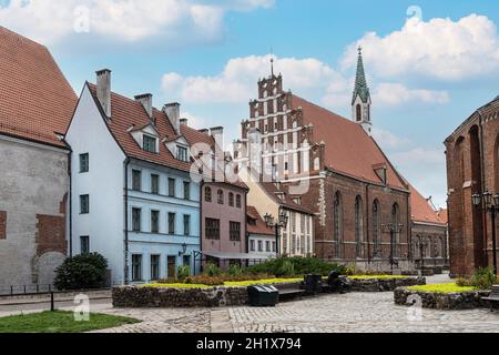 Riga, Lettland. 2021. August. Panoramablick auf die St. John's Church im Stadtzentrum Stockfoto