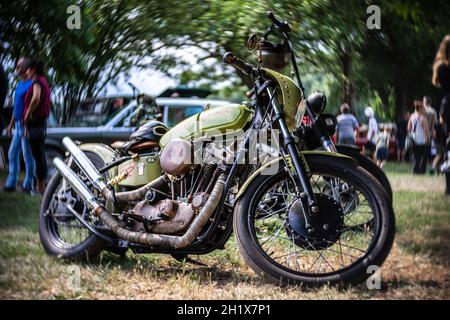 DIEDERSDORF, DEUTSCHLAND - 21. AUGUST 2021: Das Motorrad Harley Davidson XLR1000. Die Ausstellung von 'US Car Classics'. Stockfoto