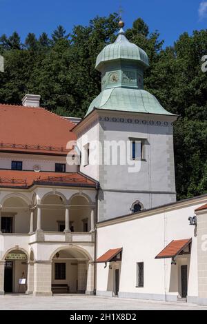 Sucha Beskidzka, Polen - 7. August 2021 : Renaissance aus dem 16. Jahrhundert die Burg Sucha Beskidzka wird auch Little Wawel genannt Stockfoto