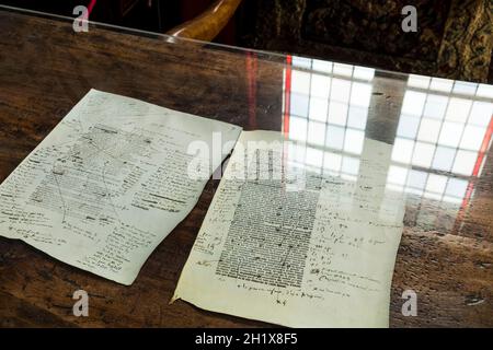 FRANKREICH. PARIS (16. ARRONDISSEMENT). BALZAC'S HOUSE. HONORE DE BALZAC'S STUDIE UND SEIN ARBEITSTISCH Stockfoto