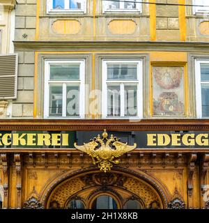 GRAZ, ÖSTERREICH - 31. AUGUST 2013: Fassade der Hofbäckerei Edegger-Tax, der ältesten noch funktionierenden Bäckerei in Graz, Österreich, gegründet 1569 Stockfoto