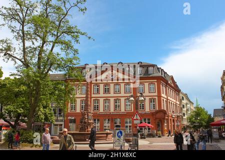 Frankfurt, Deutschland - 15. Juni 2016: Die typische Architektur in Frankfurt am Main Altstadt, Hessen, Deutschland Stockfoto