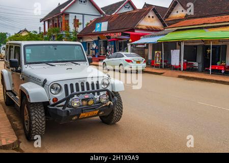 Luang Prabang Laos 16. November 2018 Bewölkter Tag und bunte Straßen- und Stadtlandschaft der Altstadt Luang Prabang Laos. Stockfoto