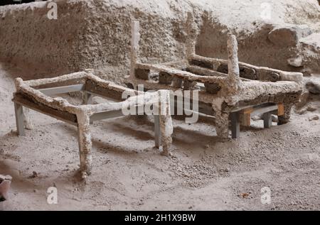 Santorini, Griechenland - 01. Juli 2021: Akrotiri, Ausgrabungsstätte einer minoischen bronzezeitlichen Siedlung auf der griechischen Insel Santorini Stockfoto