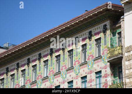 Die berühmten Jugendstilhäuser von Otto Wagner in der linken Wienzeile in Wien, Österreich, Europa - die berühmten Jugendstilhäuser von Otto Wagner in Stockfoto