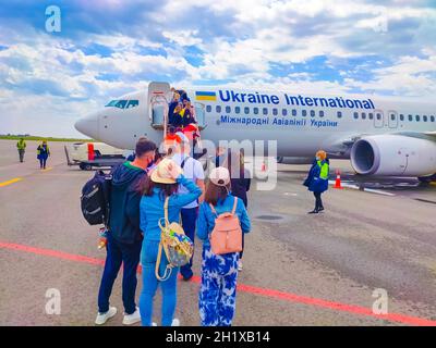 Zaporizhzhia, Ukraine - 11. Mai 2021: Ukraine International Airlines Boeing 737. Neue Flugzeuge in der Flotte der Fluggesellschaft. Stockfoto