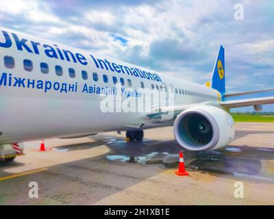 Zaporizhzhia, Ukraine - 11. Mai 2021: Ukraine International Airlines Boeing 737. Neue Flugzeuge in der Flotte der Fluggesellschaft. Stockfoto