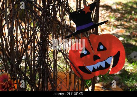 Halloween Dekoration. Halloween Kürbis Dekor, Herbstfest, orange Pumpkin Kopf Stockfoto