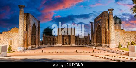 Registan, einen alten öffentlichen Platz im Herzen der antiken Stadt Samarkand, Usbekistan. Stockfoto