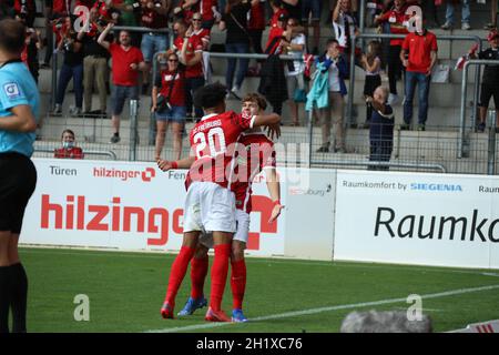 Kevin Schade (SC Freiburg) bejubelt mit Noah Weißhaupt (Freiburg) den umjubelten 1:1 Vergleich im Spiel der 1. FBL: 21-22: 4. Spt. SC Freiburg vs. 1. Stockfoto