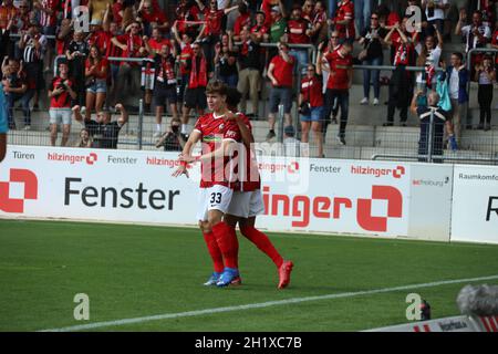 Kevin Schade (SC Freiburg) bejubelt mit Noah Weißhaupt (Freiburg) den umjubelten 1:1 Vergleich im Spiel der 1. FBL: 21-22: 4. Spt. SC Freiburg vs. 1. Stockfoto